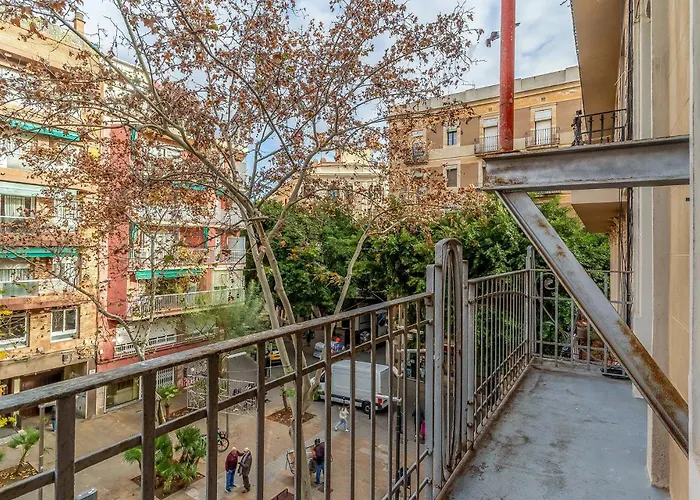 Ab Poble Sec - Plaza Espana ברצלונה